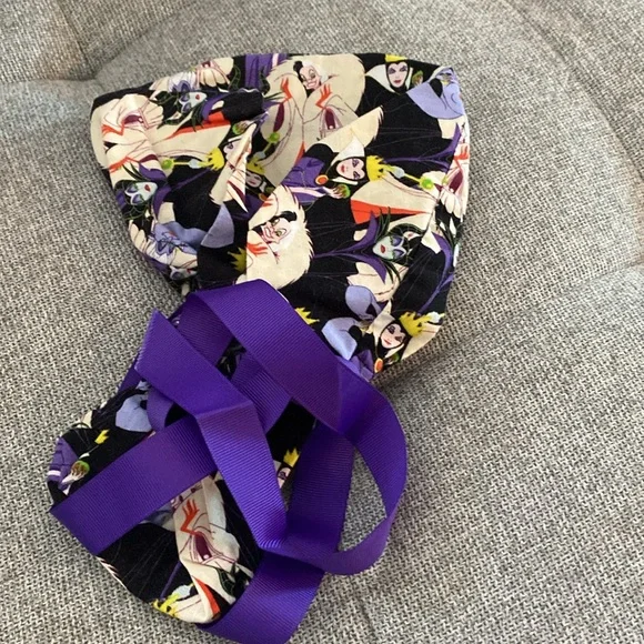 Disney Villians ponytail scrub cap with Malificent badge reel - Picture 4 of 4